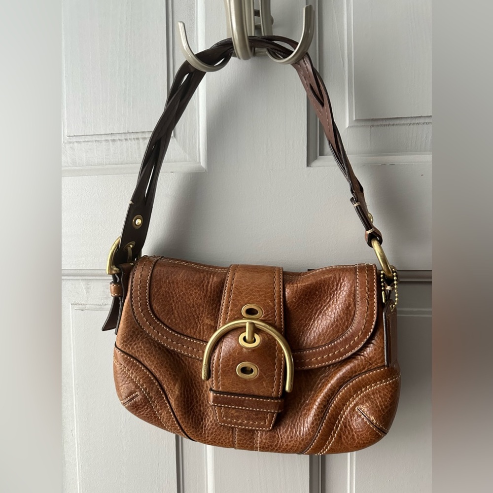 Vintage Coach brown leather bag w/ braided strap & brass hardware. Clean & cute!